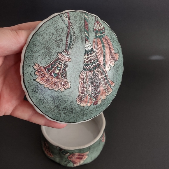 ‼️SOLD‼️ Vintage Oriental Collectible Porcelain Lidded Round Trinket Jewelry Box - Picture 4 of 11
